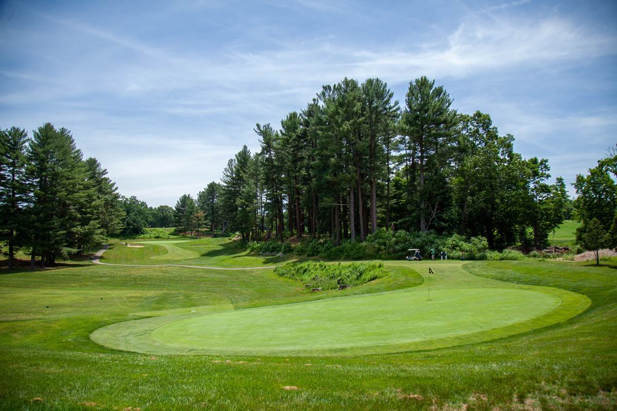 Harrisville Golf Course Golf Course in Woodstock, CT